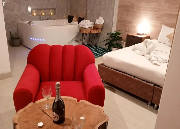 Jacuzzi Hotel *
