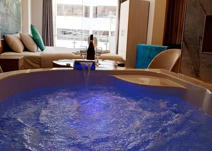 Jacuzzi Hotel *